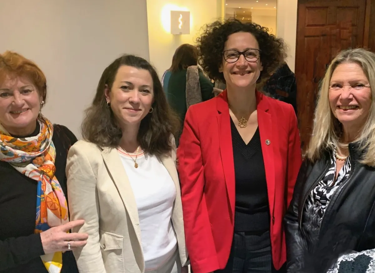 de gauche à droite Marylène Lejemble, Véronique Batonnier, Emanuelle Wargon, Ministre du Logement, Andrée Alziari-Nègre