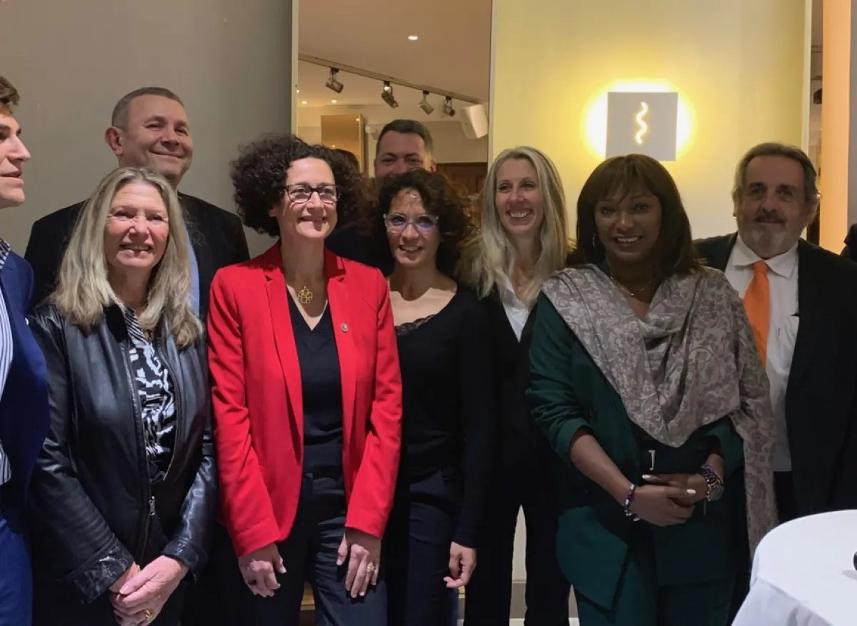de gauche à droite : Mathieu Cavarrot Soler, Andrée Alziari negre, Khaled Ben Abderrahmane, Emmanuelle Wargon, Hanaëne Telghemti, Claire Perradotto, Maty Diouf, Henri Trompier, Mickaël Leroux